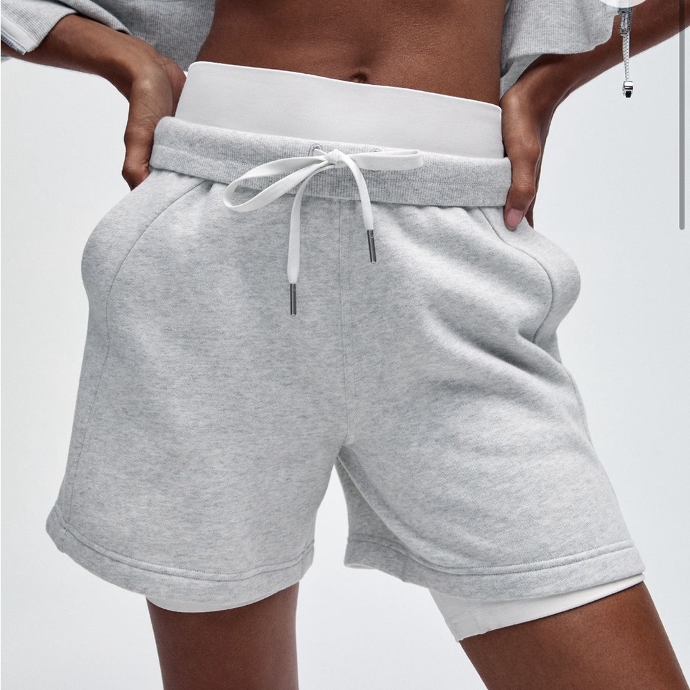 Lululemon Scuba High Rise Grey Shorts 5” Size 2